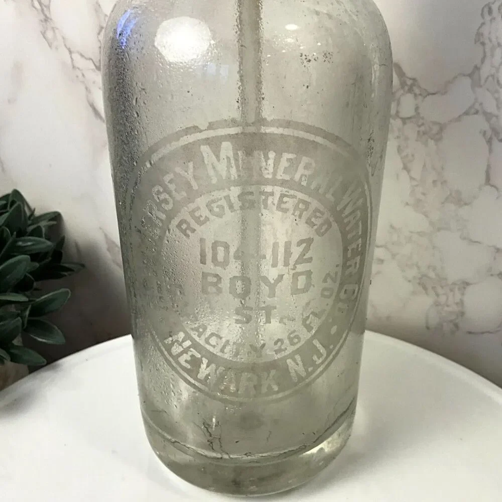 Vintage glass seltzer bottle NJ Mineral Water Co Neward NJ 26 fl oz Boyd Street